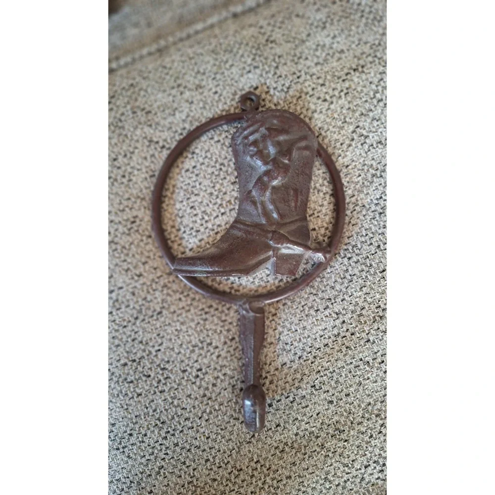 VINTAGE CAST IRON COWBOY BOOT WALL HOOK WESTERN HORSESHOE DECOR RUSTIC